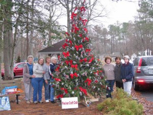 Pine’eer Craft Club Decorate Old Fashioned Christmas Tree
