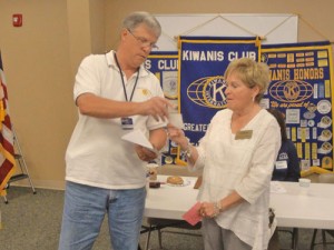 Kiwanis Club Dontates To Worcester County G.O.L.D.