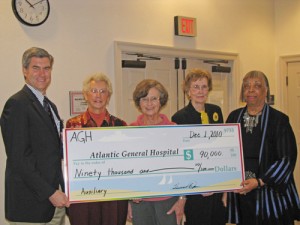 AGH’s Auxiliary Makes Big Donation