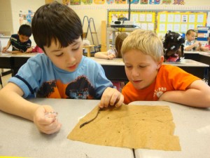 OC Elementary Students Get A First-Hand Experience With Earthworms
