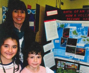 OC Elementary School Students Explain First-Place Science Fair Project To Principal