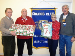 Kiwanians Prepare Holiday Gifts For Meals On Wheels Recipients