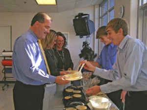 SDHS National Honor Society hold teacher breakfast