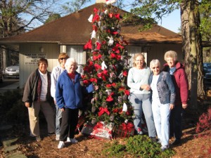 Pine’eer Craft Club Decorates Tree For Old Fashioned Christmas In White Horse Park