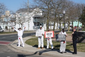 NEW FOR WEDNESDAY: Protesters Draw Attention In Ocean City