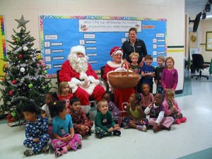 Kiwanis Club Of Greater Ocean Pines-Ocean City Members Hand Out Candy Canes