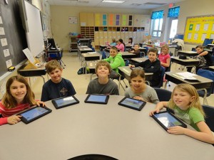 OC Elementary Third Graders Use iPads To Learn About Planets