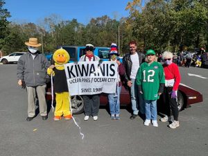 Kiwanis Club Participates In Car Parade
